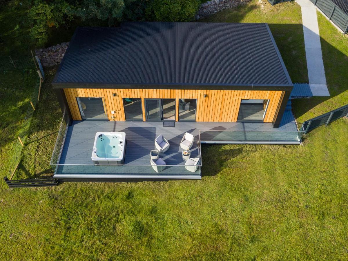 Birches Lodge With Hot Tub Dundonnell Esterno foto